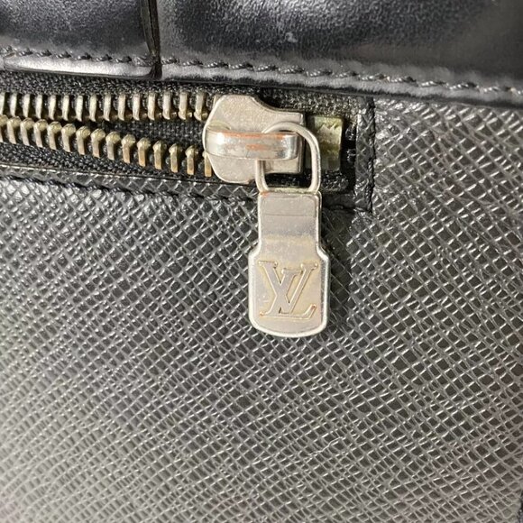 LOUIS VUITTON M31022 Taiga Casbeck PM Bag Tote Bag Business bag Hand Bag - Picture 11 of 16